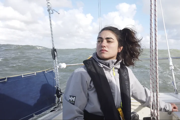 Tamara Link velejando em alto mar