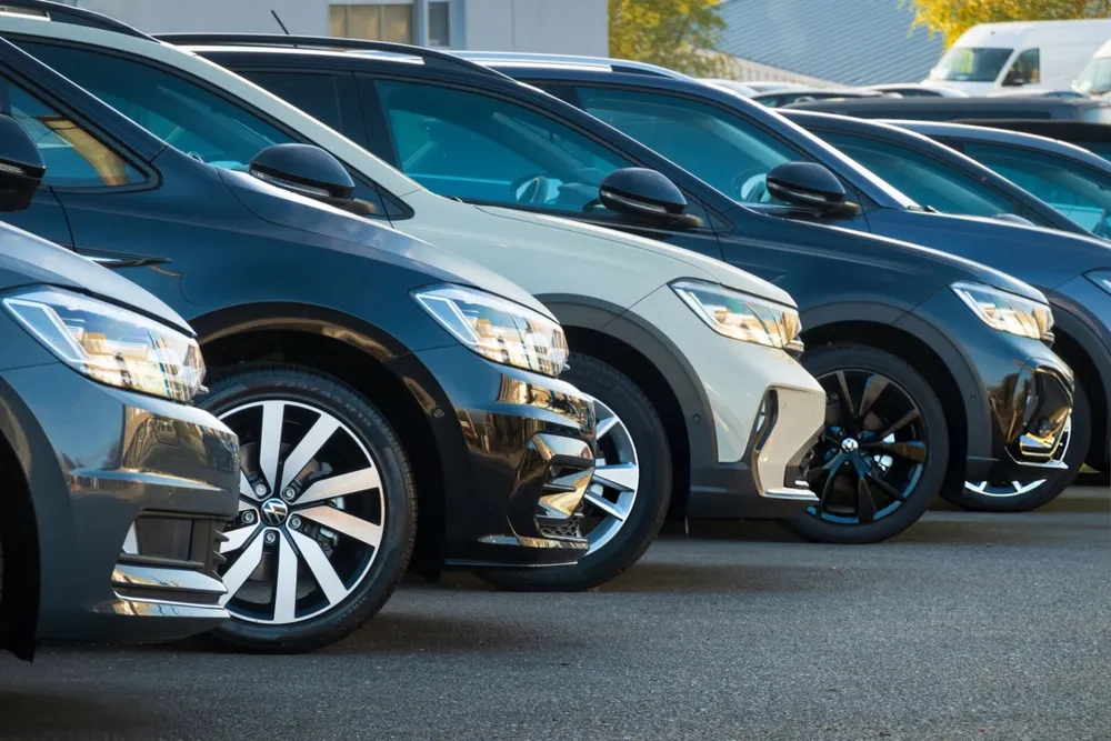 Imagem de veículos representando os carros mais vendidos no Brasil