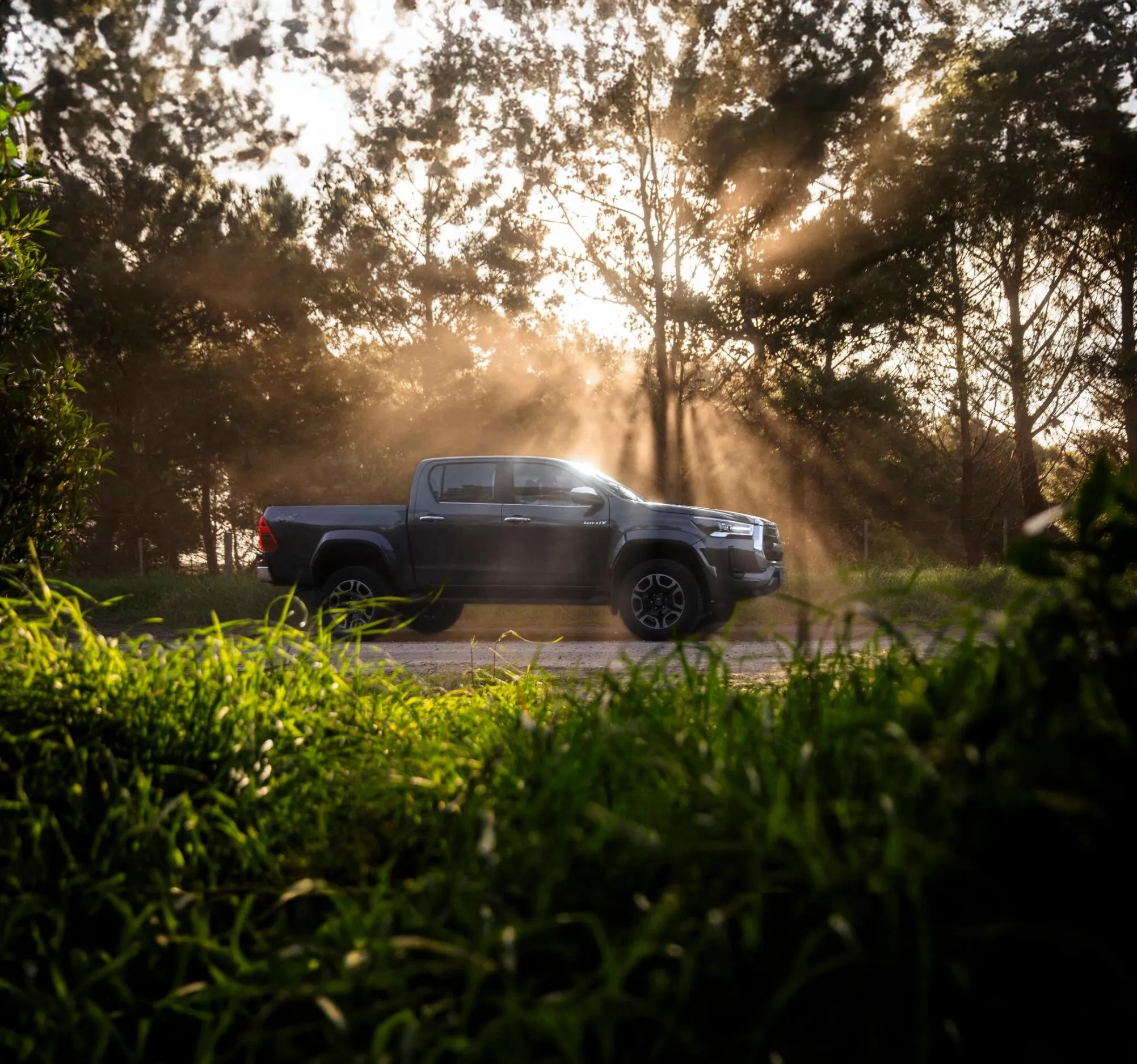 Hilux ou Ranger: qual picape vale mais a pena hoje? Hilux x Ranger (Imagem: site oficial Toyota)