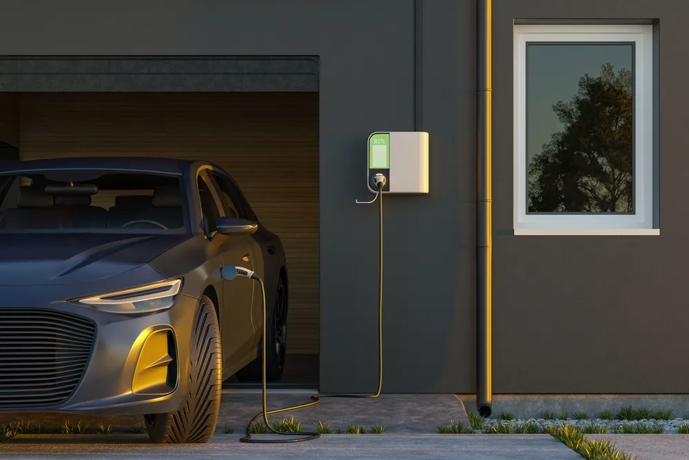 História dos carros elétricos: Imagem de um carro elétrico carregando