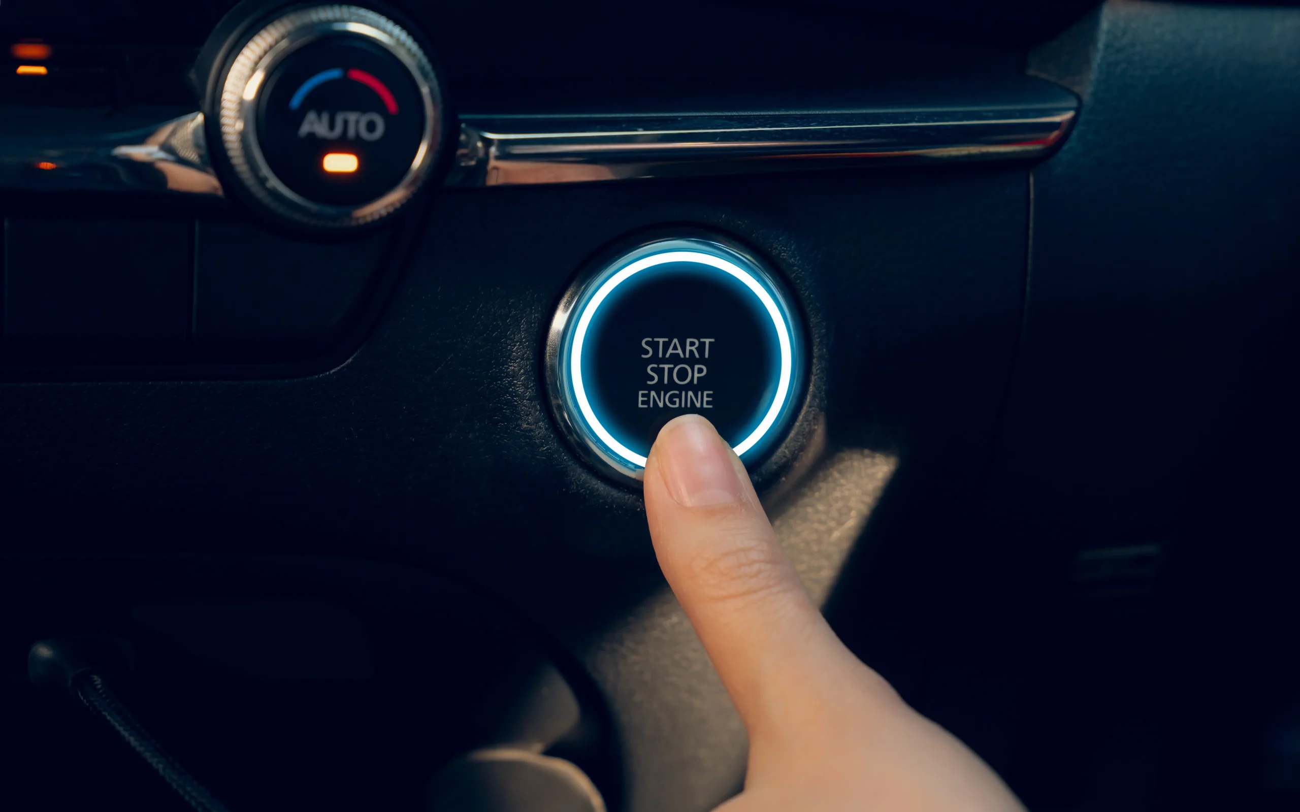 Imagem do botão do sistema Start Stop em um carro