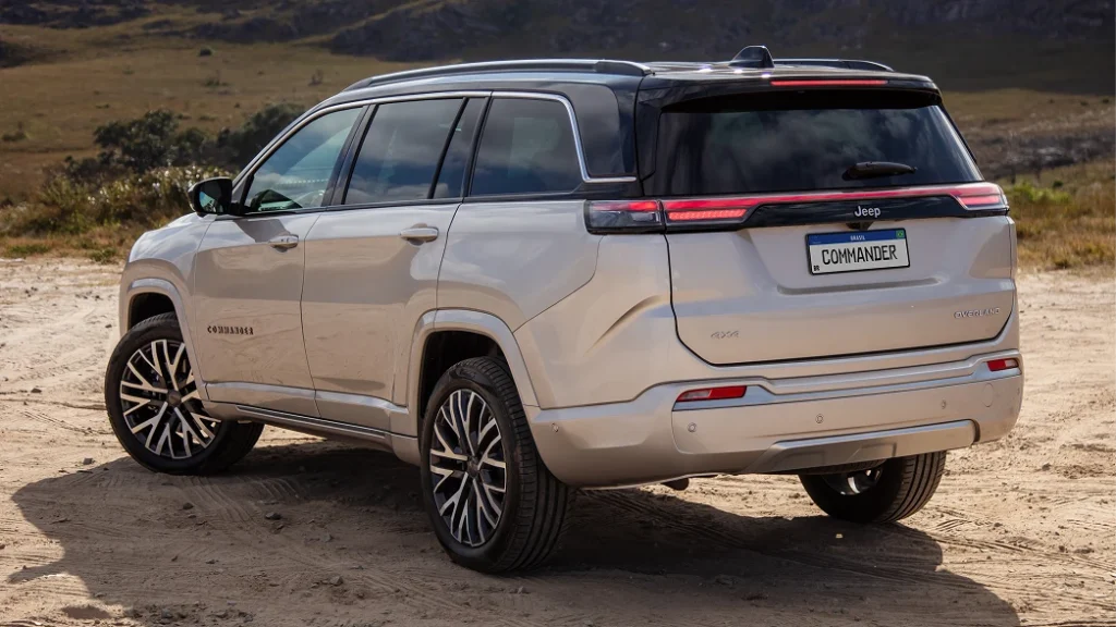 Traseira do Jeep Commander