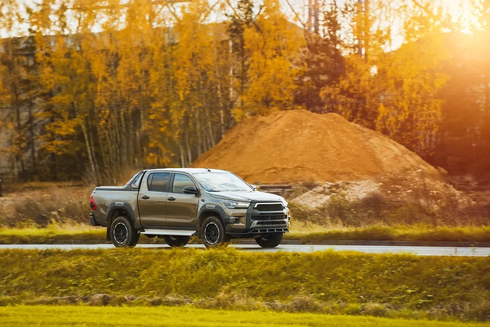 Carro utilitário: o que é, tipos e principais modelos em 2026 Imagem de uma picape representando um tipo de carro utilitário